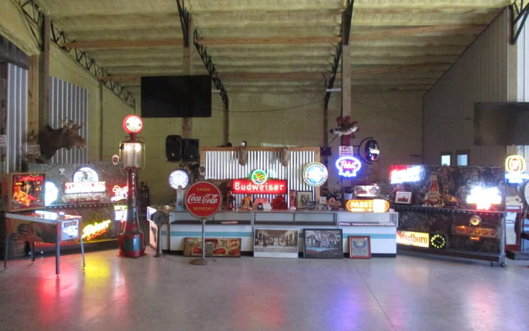 ANTIQUE AND COLLECTIBLE AUCTION